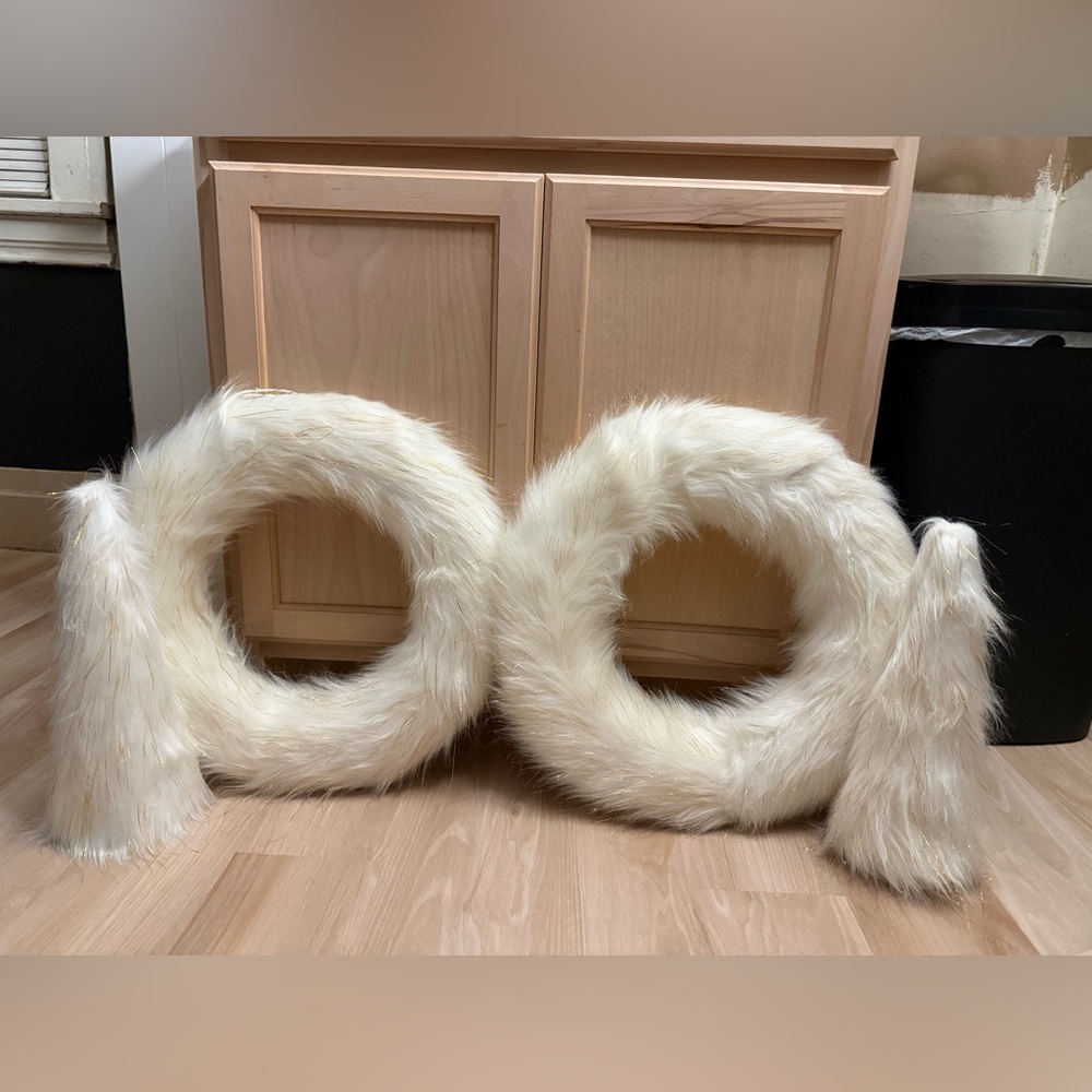 Luxurious Cream Faux Fur Wreath Set